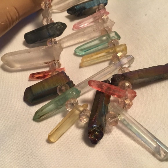 PRISM ELONGATED MULTICOLORED CRYSTAL & QUARTZ. NECKLACE MAGNETIC CLOSURE - Picture 7 of 8